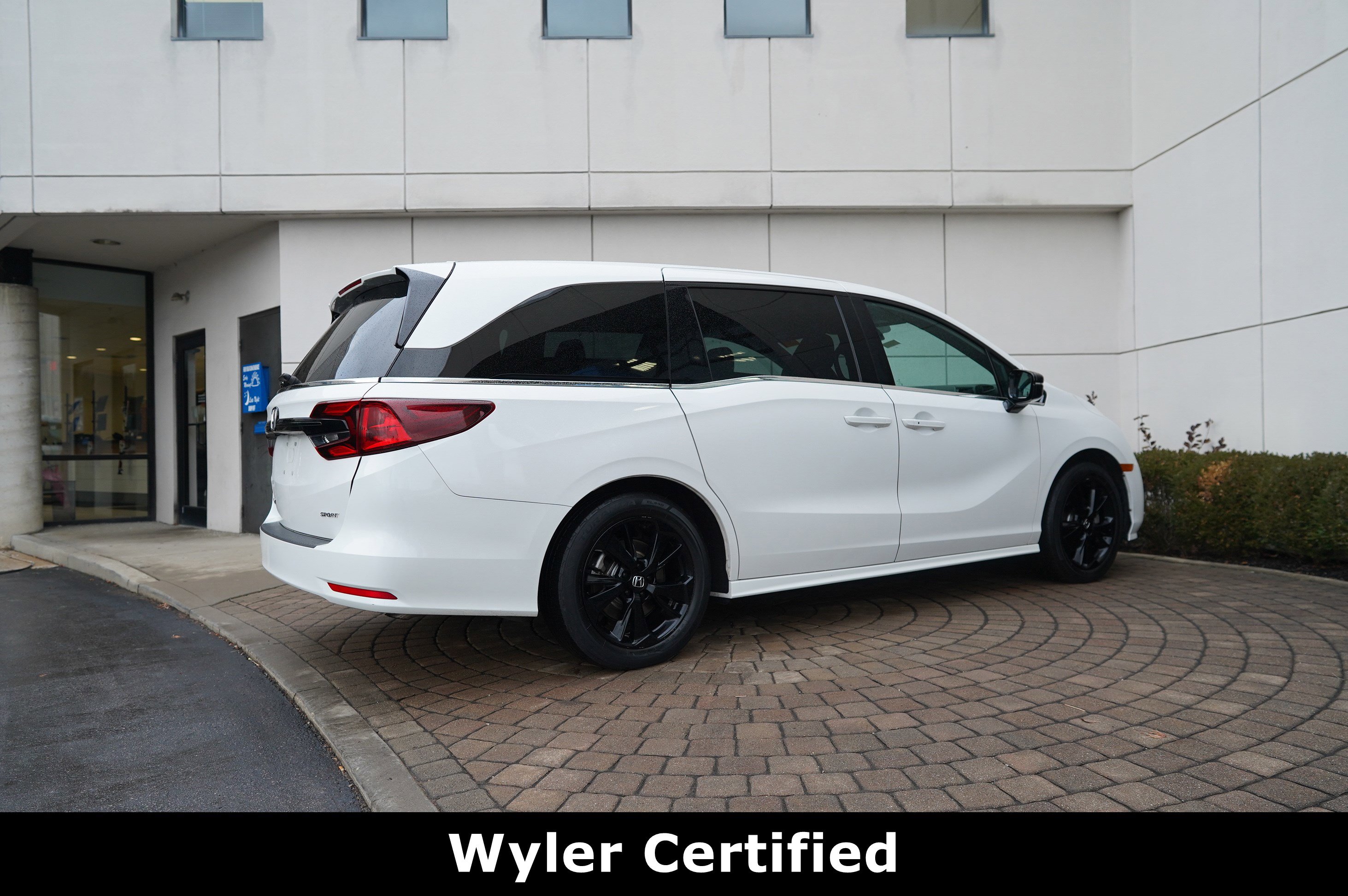 Used 2023 Honda Odyssey Sport image 3