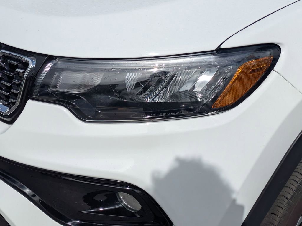 Used 2025 Jeep Compass Limited image 11