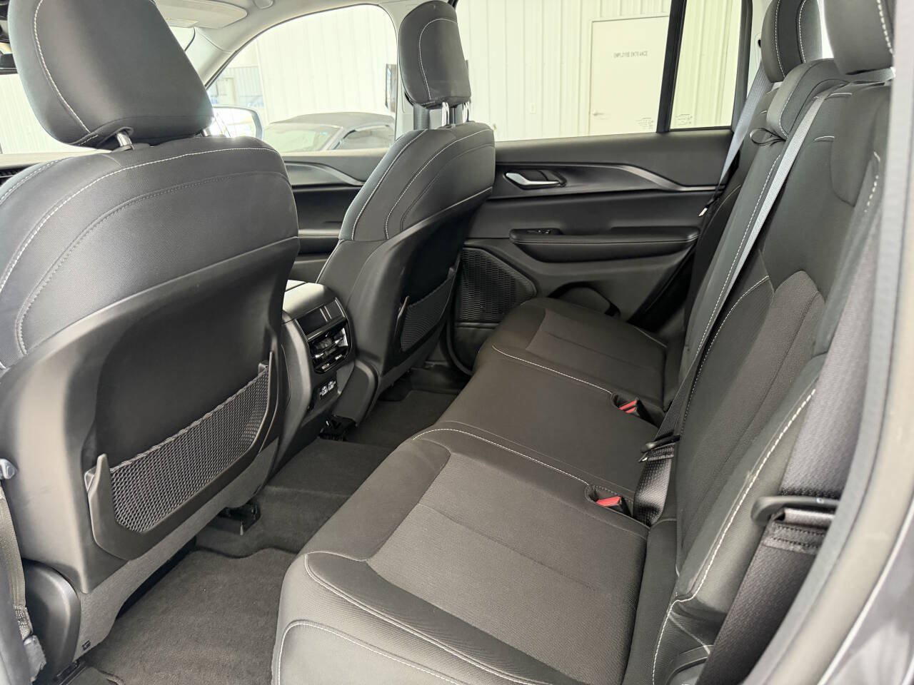 Used 2023 Jeep Grand Cherokee Laredo w/ Luxury Tech Group I AWD/4WD image 21