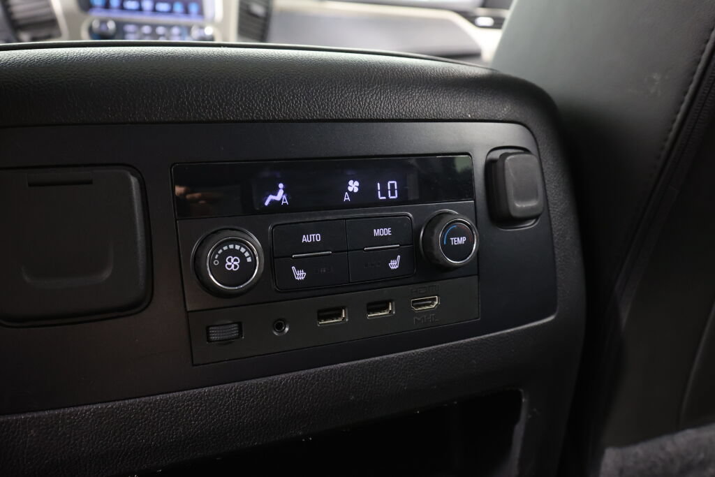 Used 2018 GMC Yukon Denali w/ Open Road Package AWD/4WD image 15