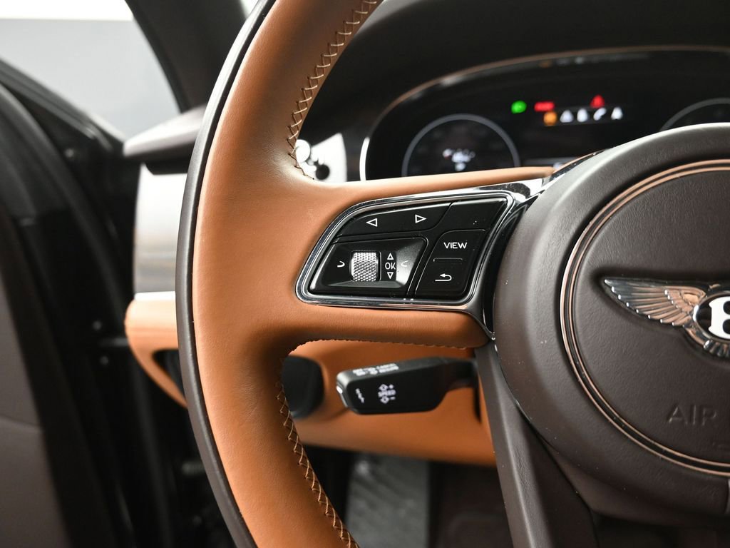 Used 2021 Bentley Bentayga image 17