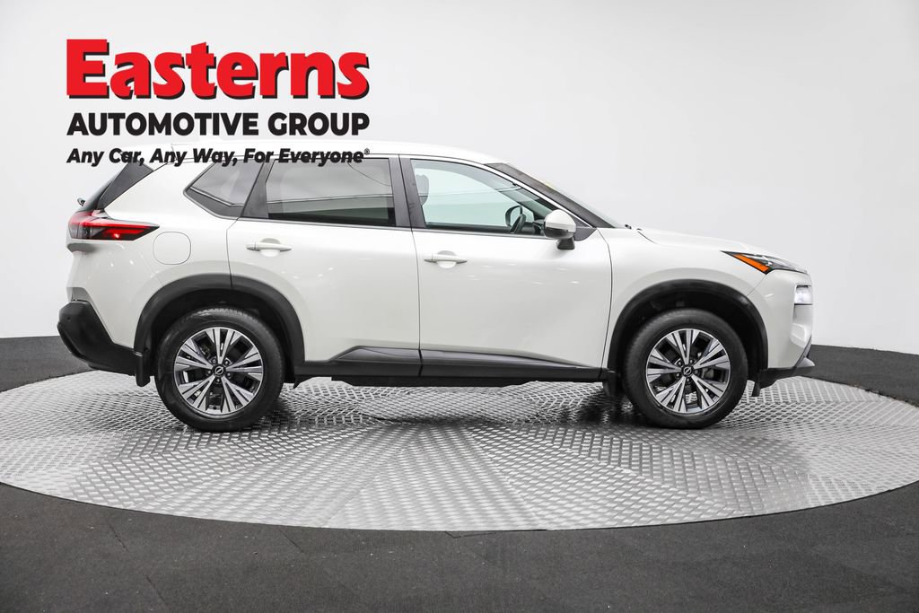 Used 2022 Nissan Rogue SV image 4