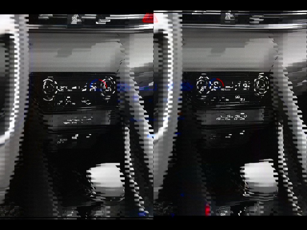 Certified 2025 Hyundai Elantra Sport image 13