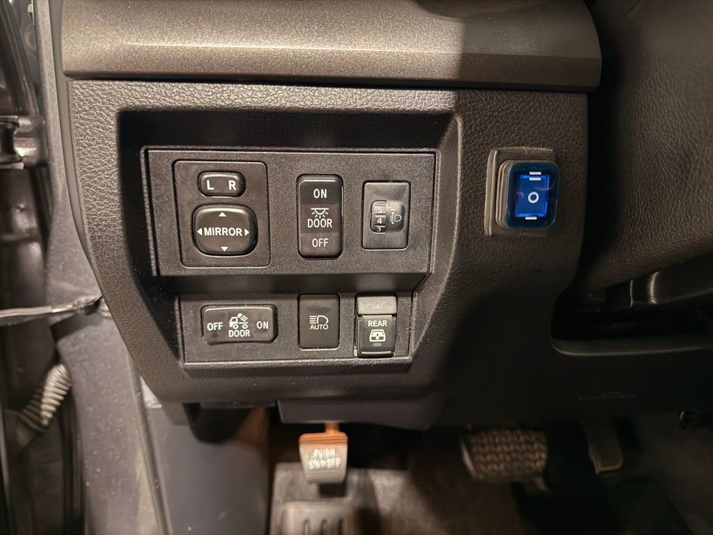 Used 2021 Toyota Tundra SR5 w/ SR5 Leather Package RWD image 16