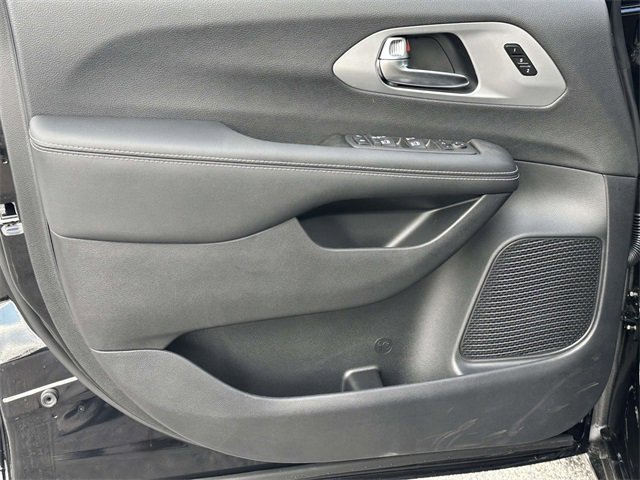 New 2026 Chrysler Pacifica Limited image 22