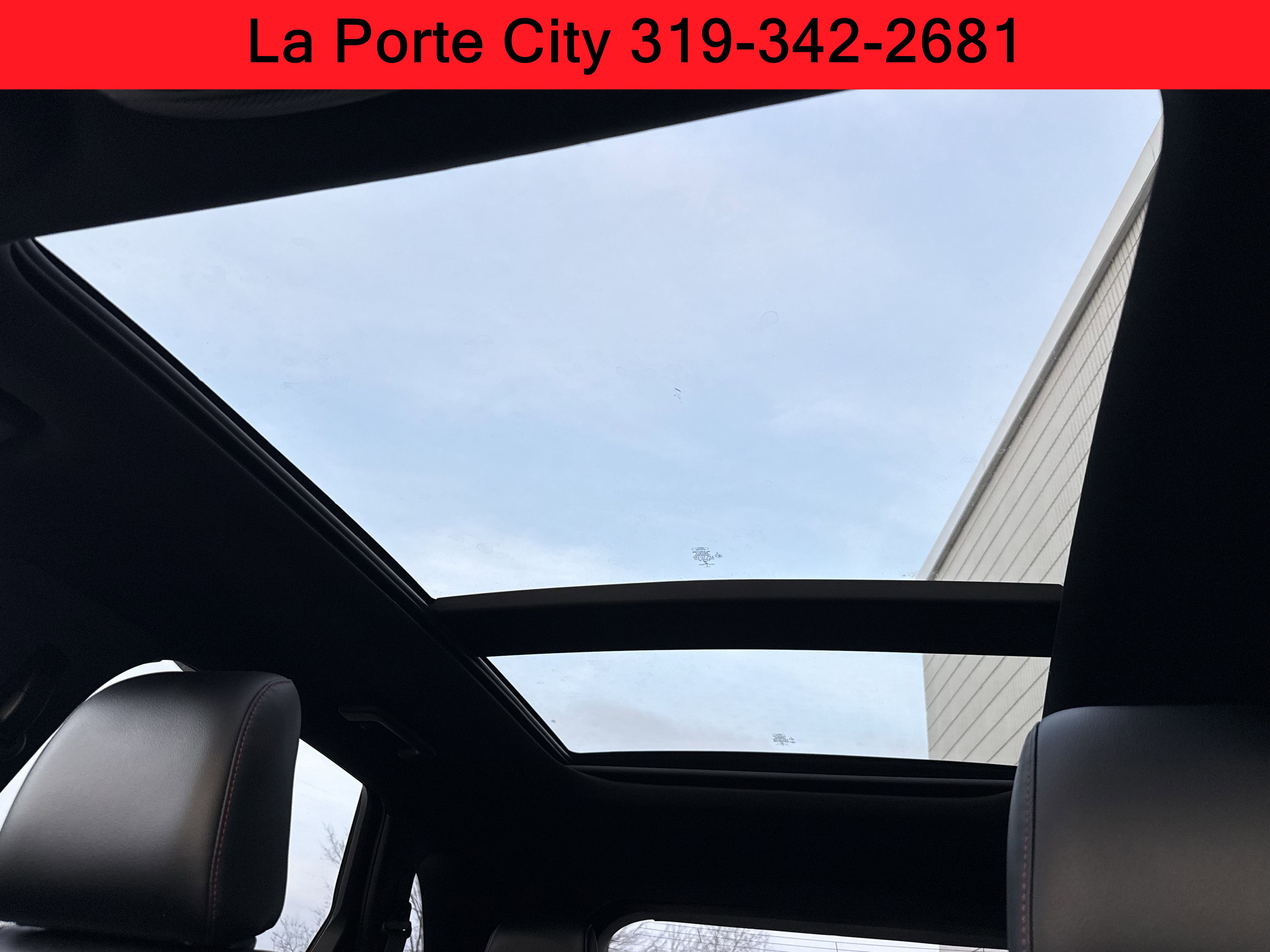 Used 2022 Ford Edge ST-Line w/ Class II Trailer Tow Package image 19