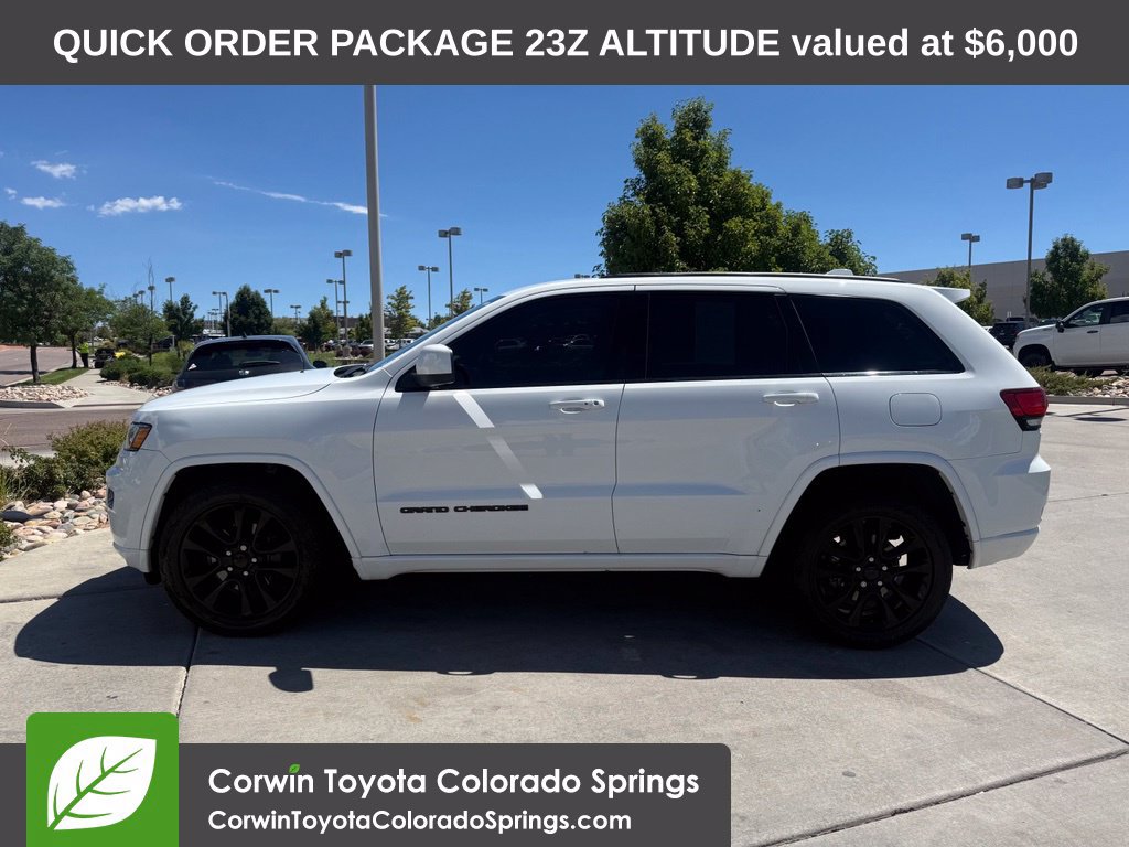 Used 2017 Jeep Grand Cherokee Altitude AWD/4WD image 4