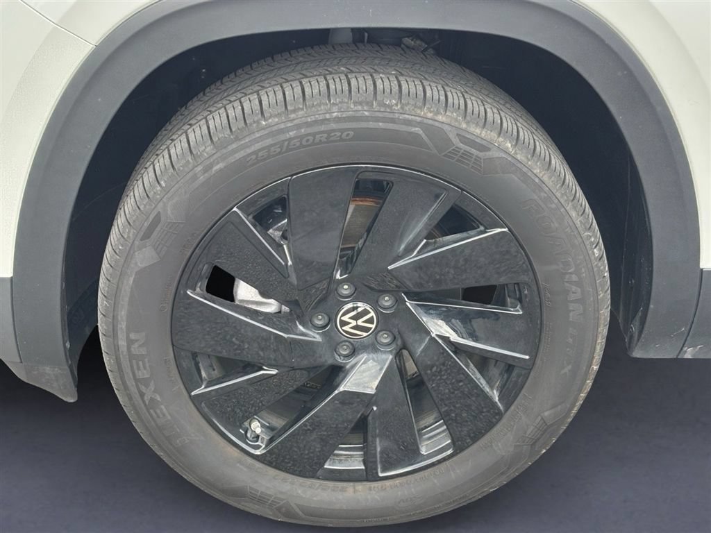 Used 2026 Volkswagen Atlas Cross Sport SE w/ Black Wheel Package FWD image 9