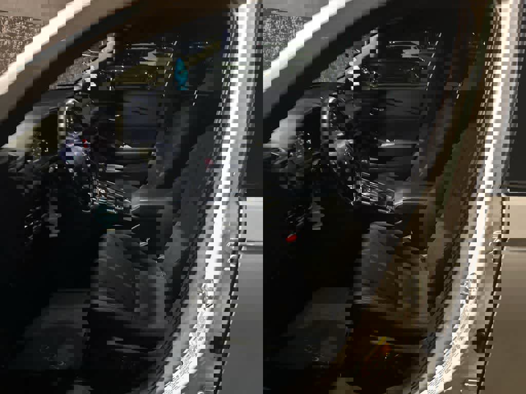 Used 2025 Honda Accord Sport image 32