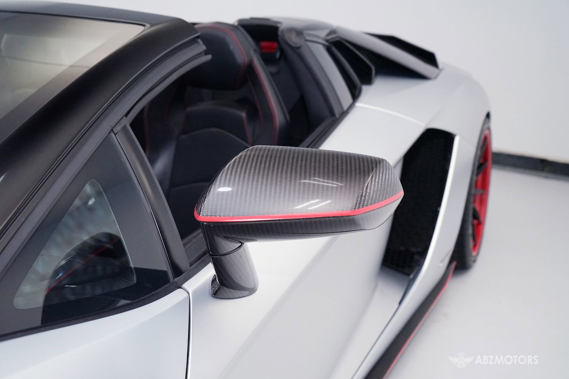 Used 2018 Lamborghini Aventador S image 11