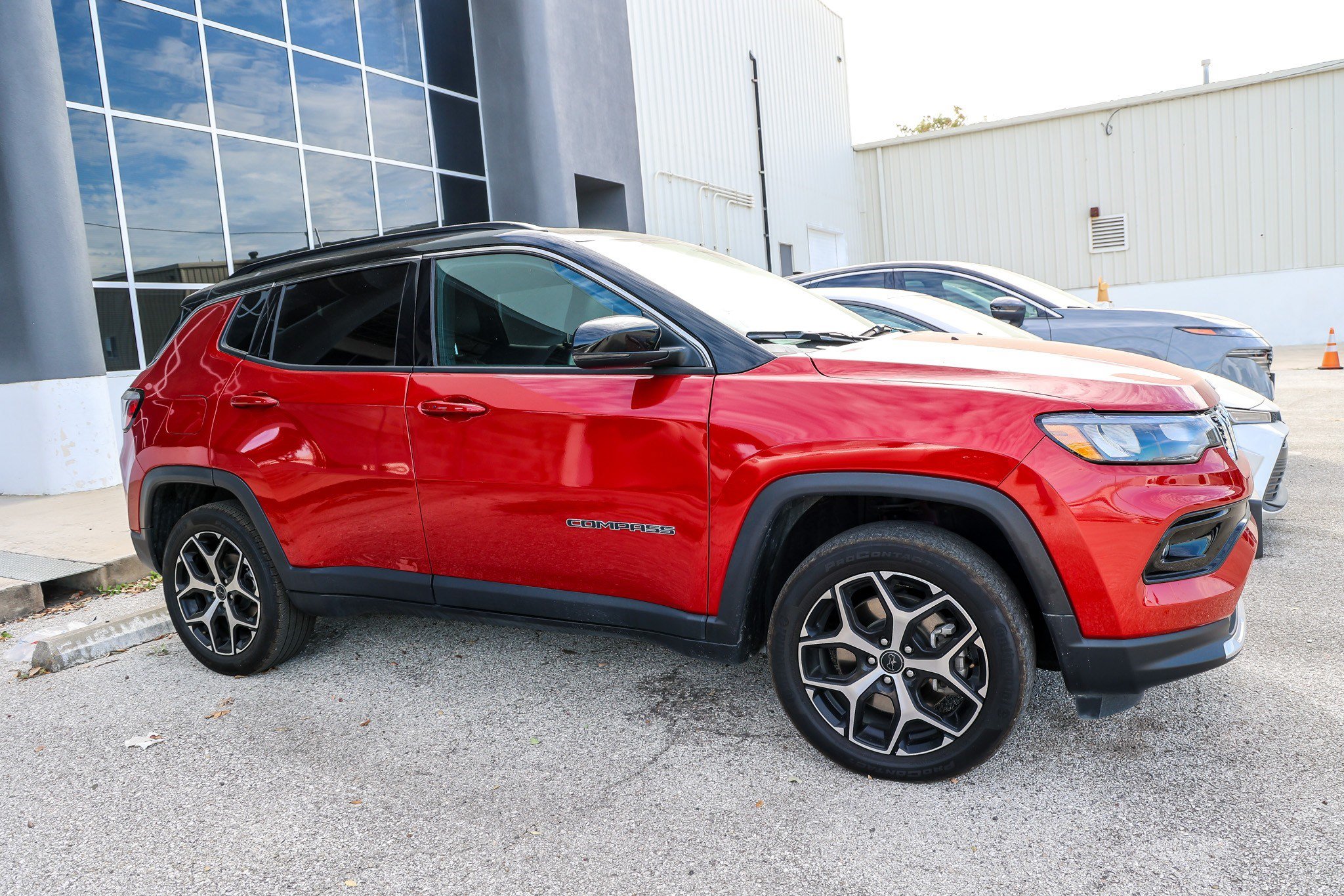 Used 2025 Jeep Compass Limited AWD/4WD image 7