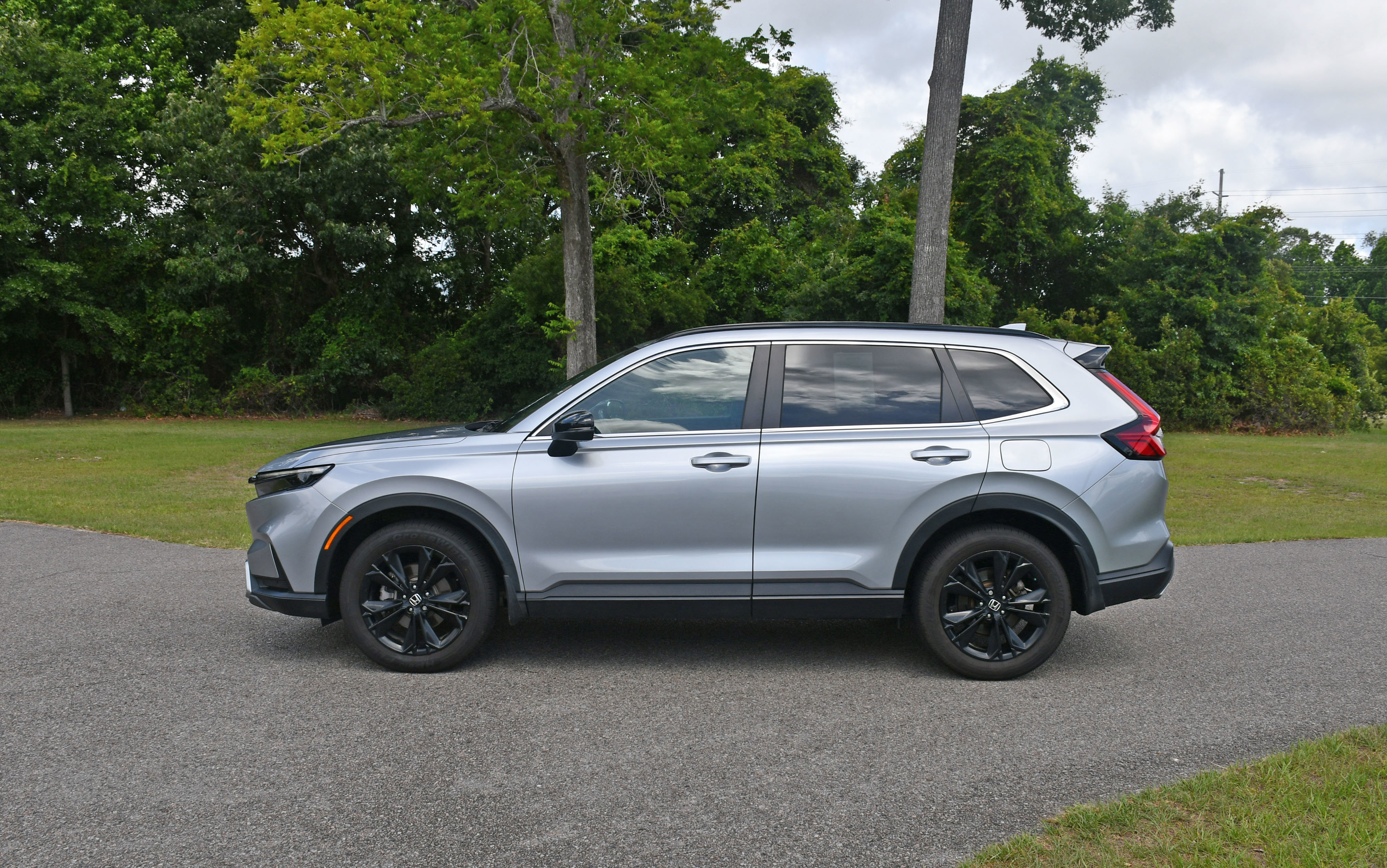 Used 2023 Honda CR-V Sport Touring image 2
