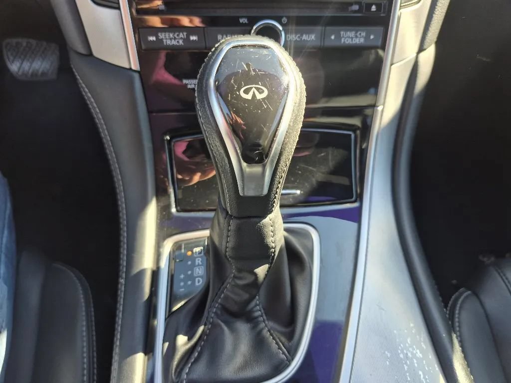 Used 2017 INFINITI Q60 2.0t w/ Moonroof Package RWD image 24