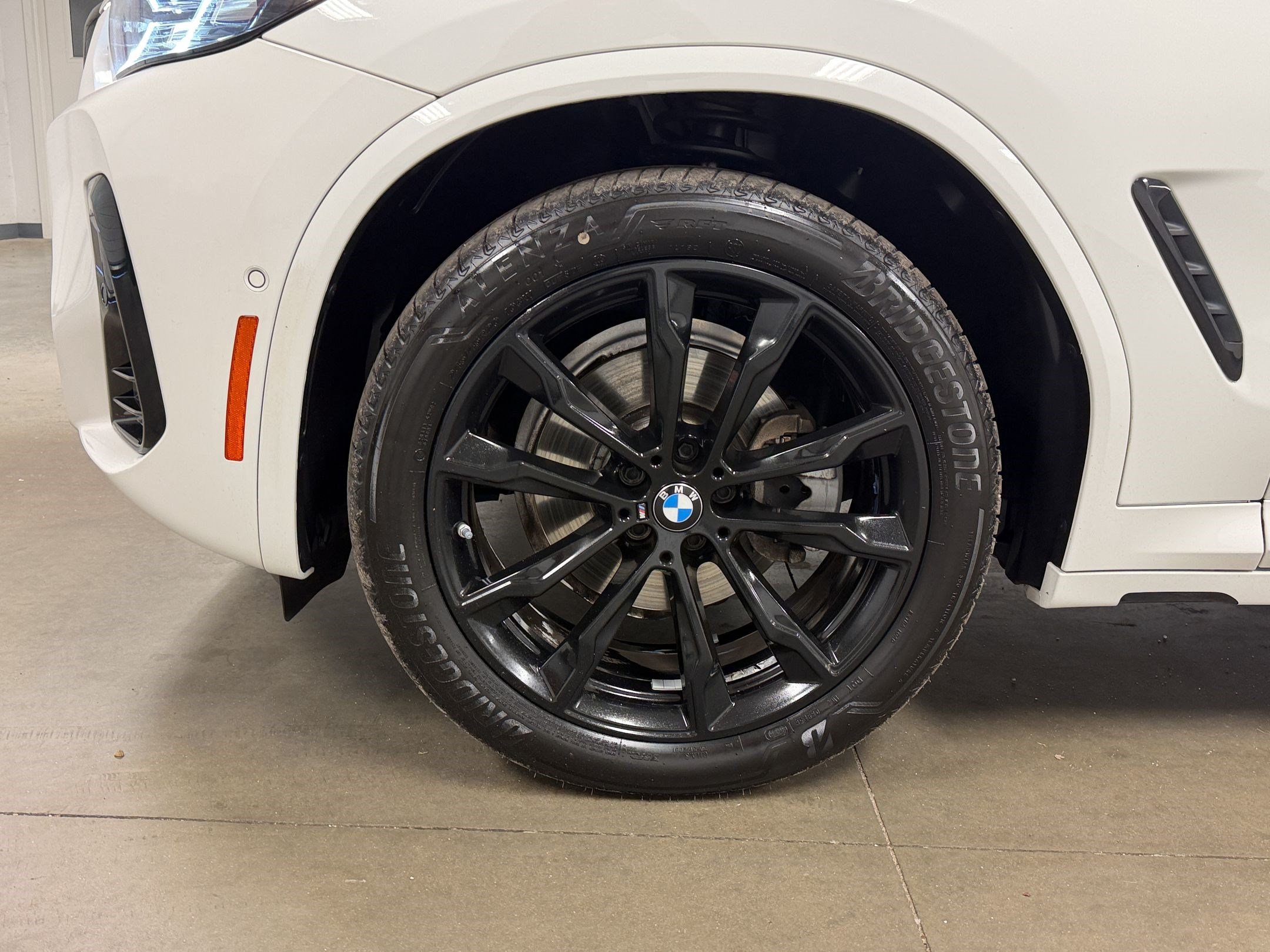 Certified 2025 BMW X4 xDrive30i w/ Premium Package AWD/4WD image 13