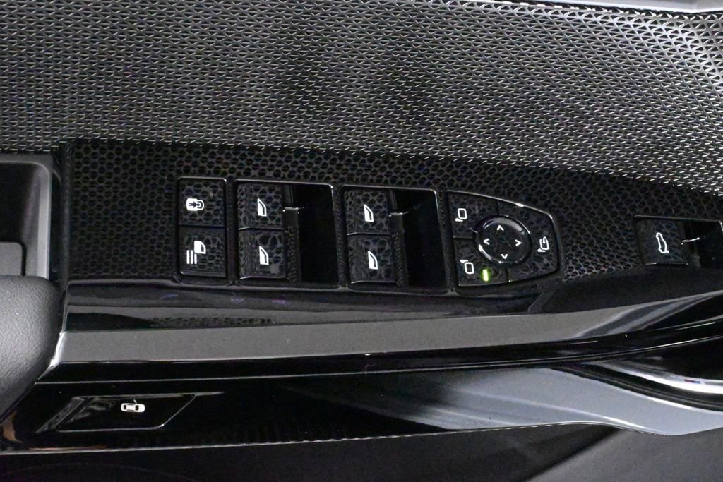 New 2025 BMW 740i xDrive image 30