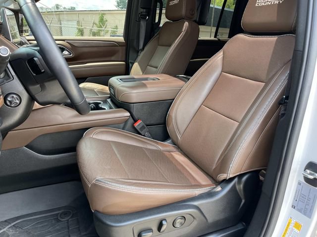 Used 2023 Chevrolet Suburban High Country w/ Advanced Technology Package AWD/4WD image 34