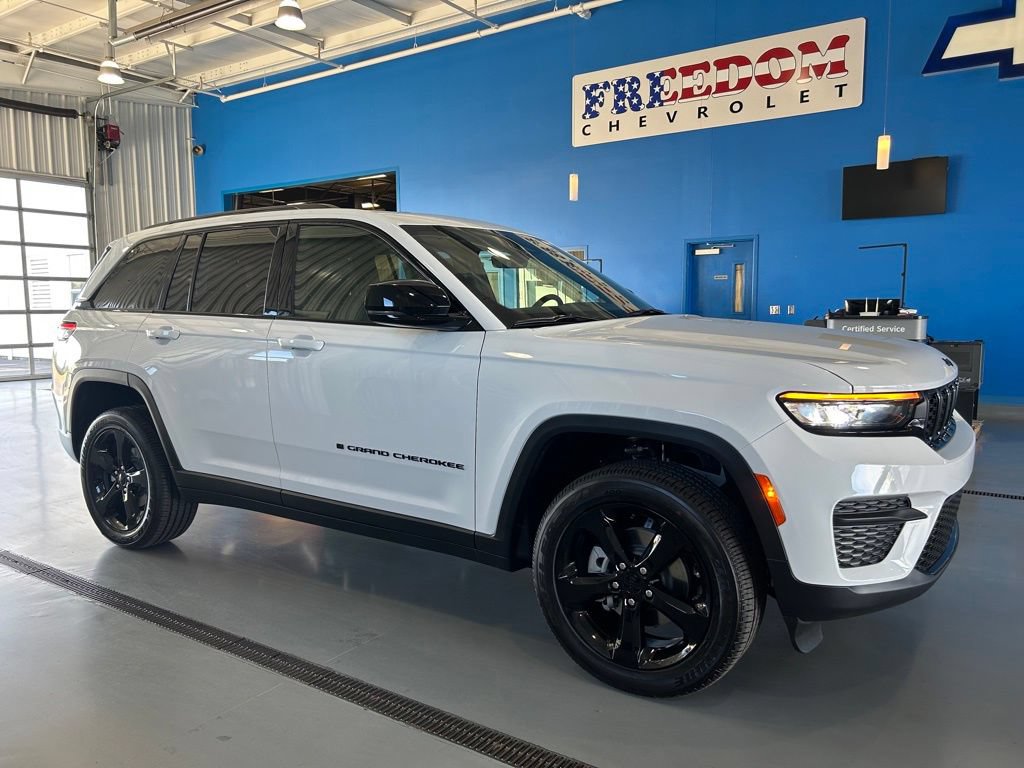 New 2025 Jeep Grand Cherokee Altitude