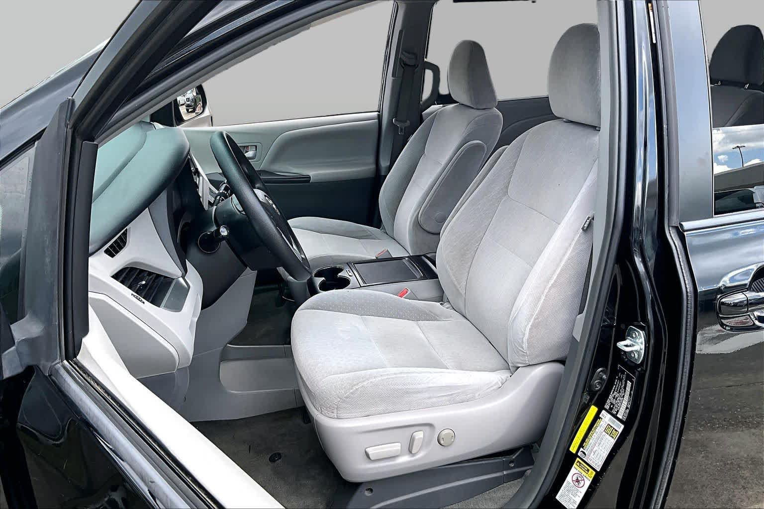 Used 2015 Toyota Sienna LE FWD image 8