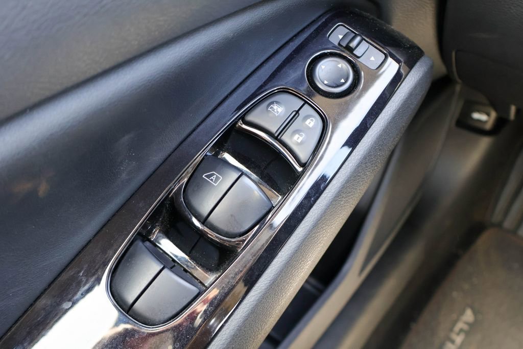 Used 2025 Nissan Altima 2.5 SR image 16