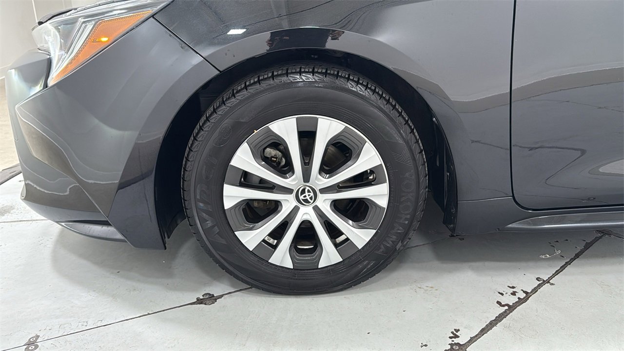 Used 2022 Toyota Corolla LE image 24