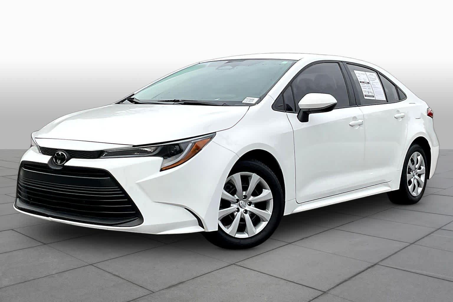 Used 2026 Toyota Corolla LE FWD image 2