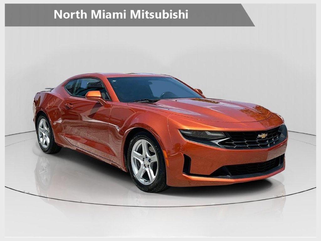 Used 2023 Chevrolet Camaro LT RWD image 1