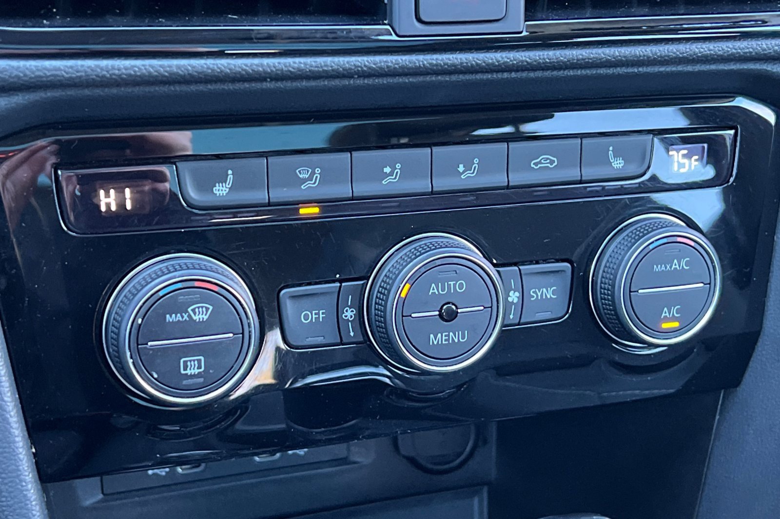 Used 2024 Volkswagen Taos SE image 27