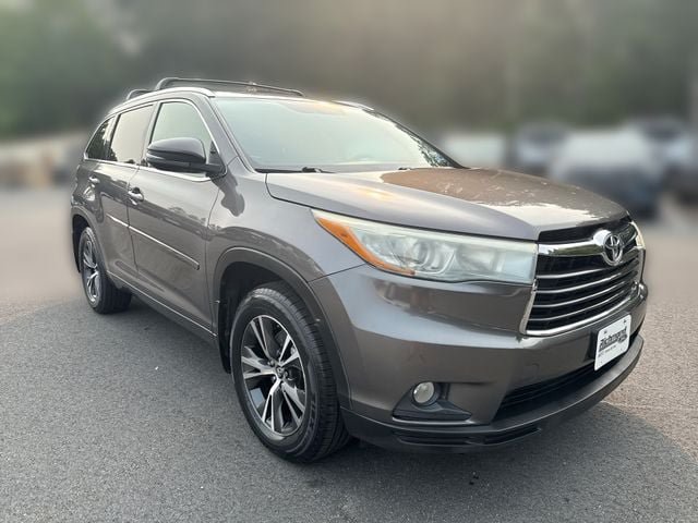 Used 2016 Toyota Highlander XLE w/ Protection Package #3 AWD/4WD video 2