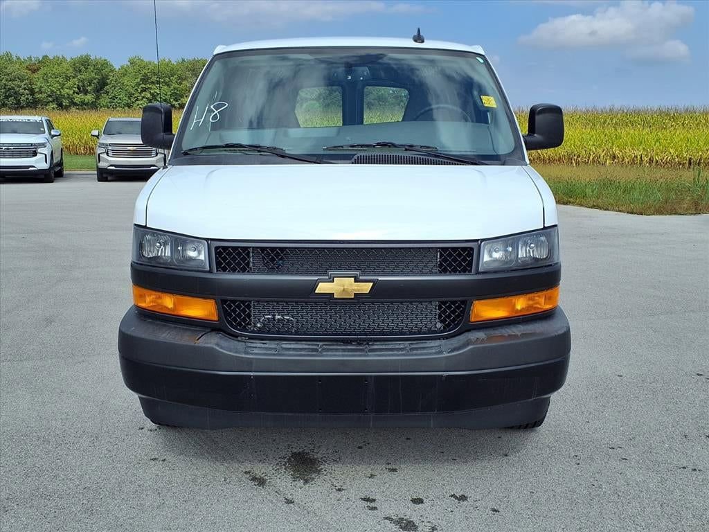 Used 2025 Chevrolet Express 3500 w/ Driver Convenience Package image 2