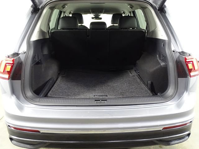 Used 2024 Volkswagen Tiguan SE AWD/4WD image 13