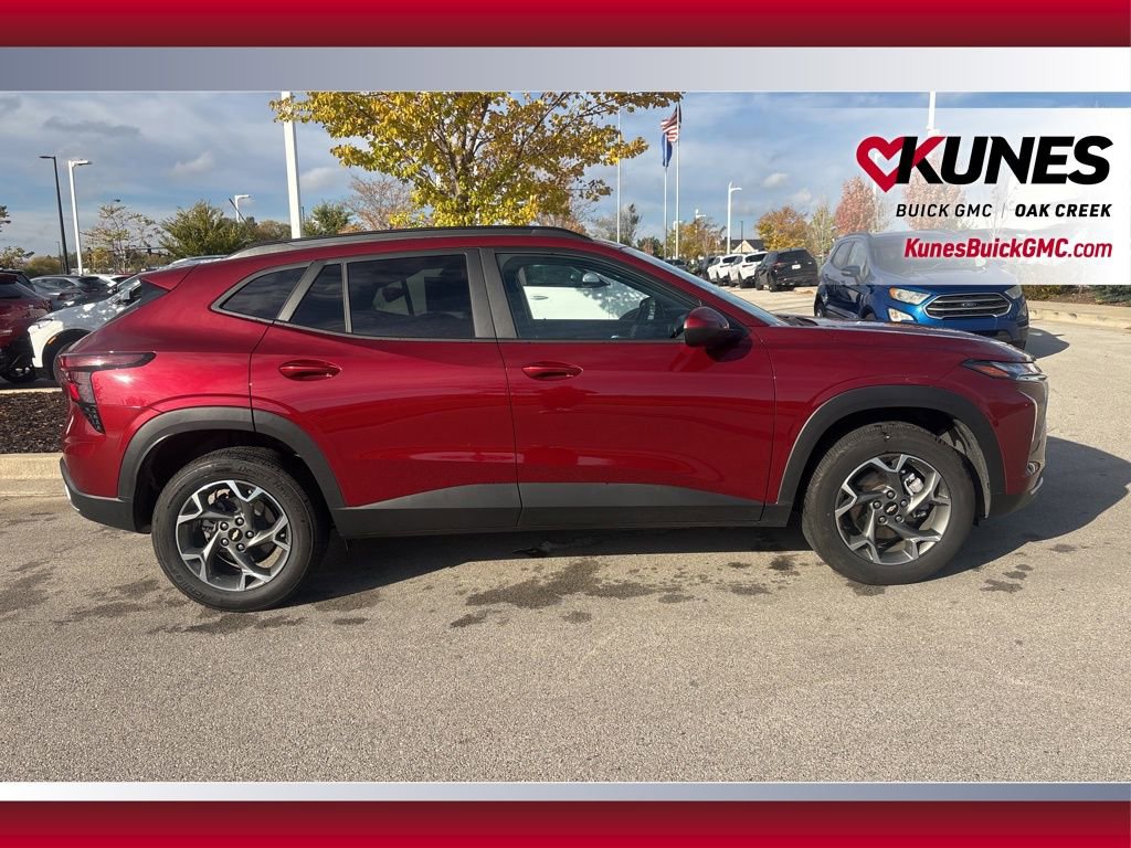 Used 2025 Chevrolet Trax LT image 4