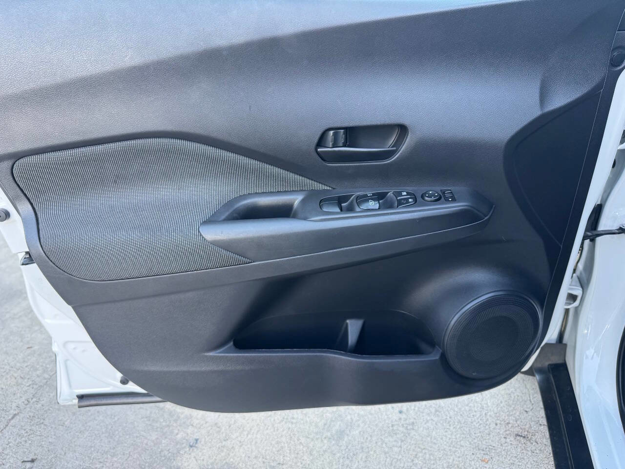 Used 2018 Nissan Kicks S image 17