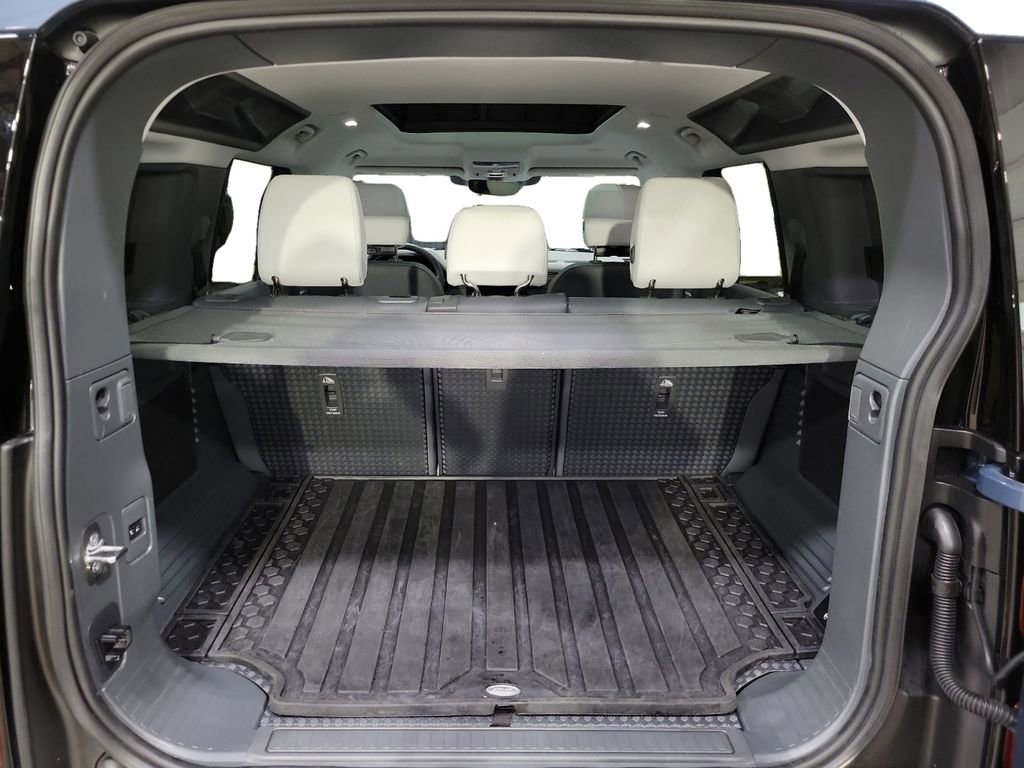 Used 2025 Land Rover Defender 110 S image 27