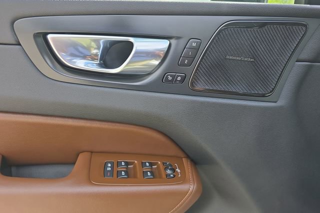 Used 2025 Volvo XC60 B5 Ultra w/ Climate Package AWD/4WD image 24