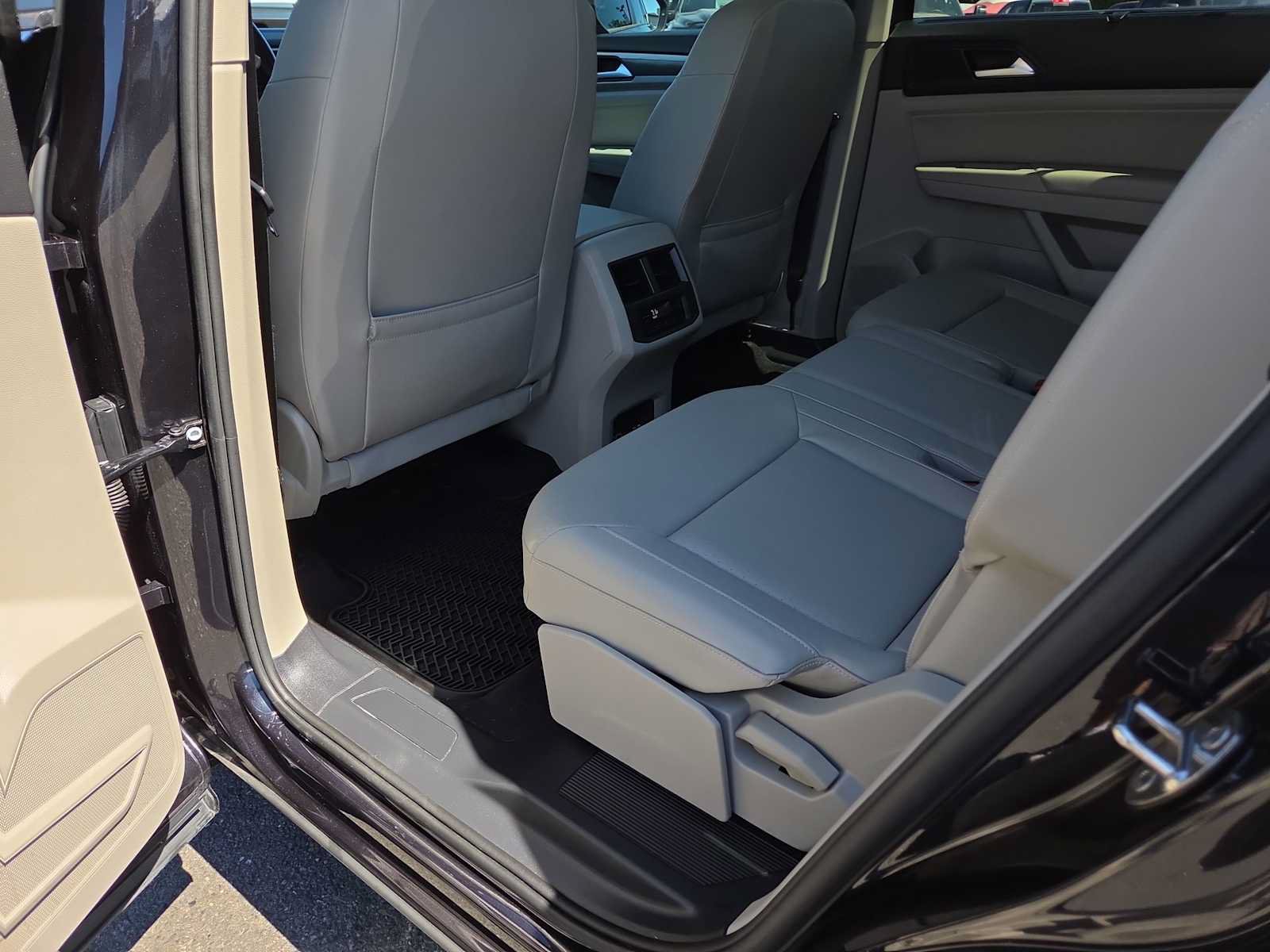 Used 2021 Volkswagen Atlas SE w/ Panoramic Sunroof Package FWD image 20