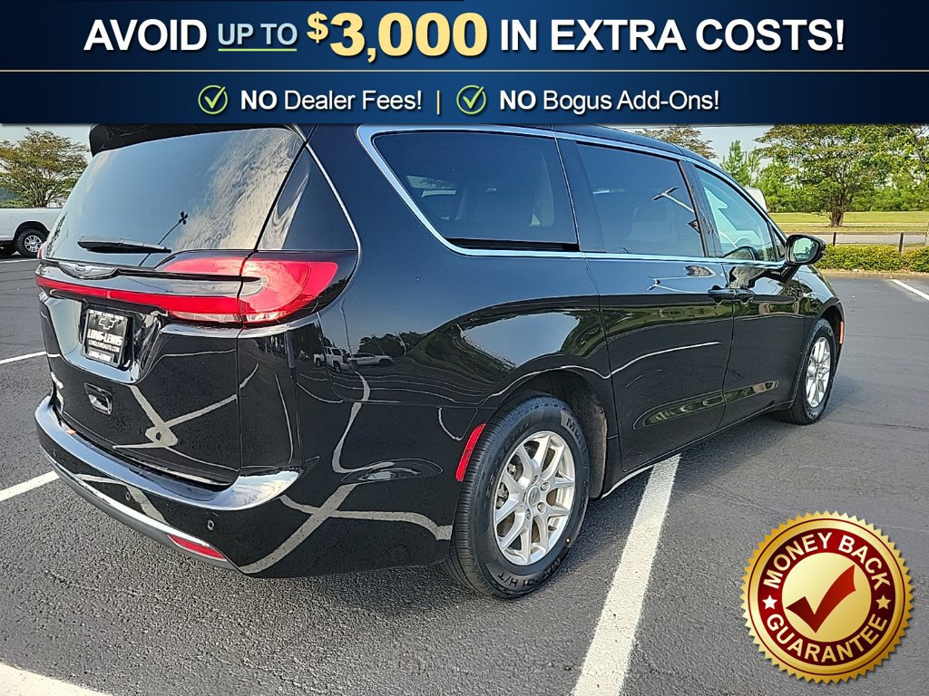 Used 2024 Chrysler Pacifica Touring-L FWD image 10