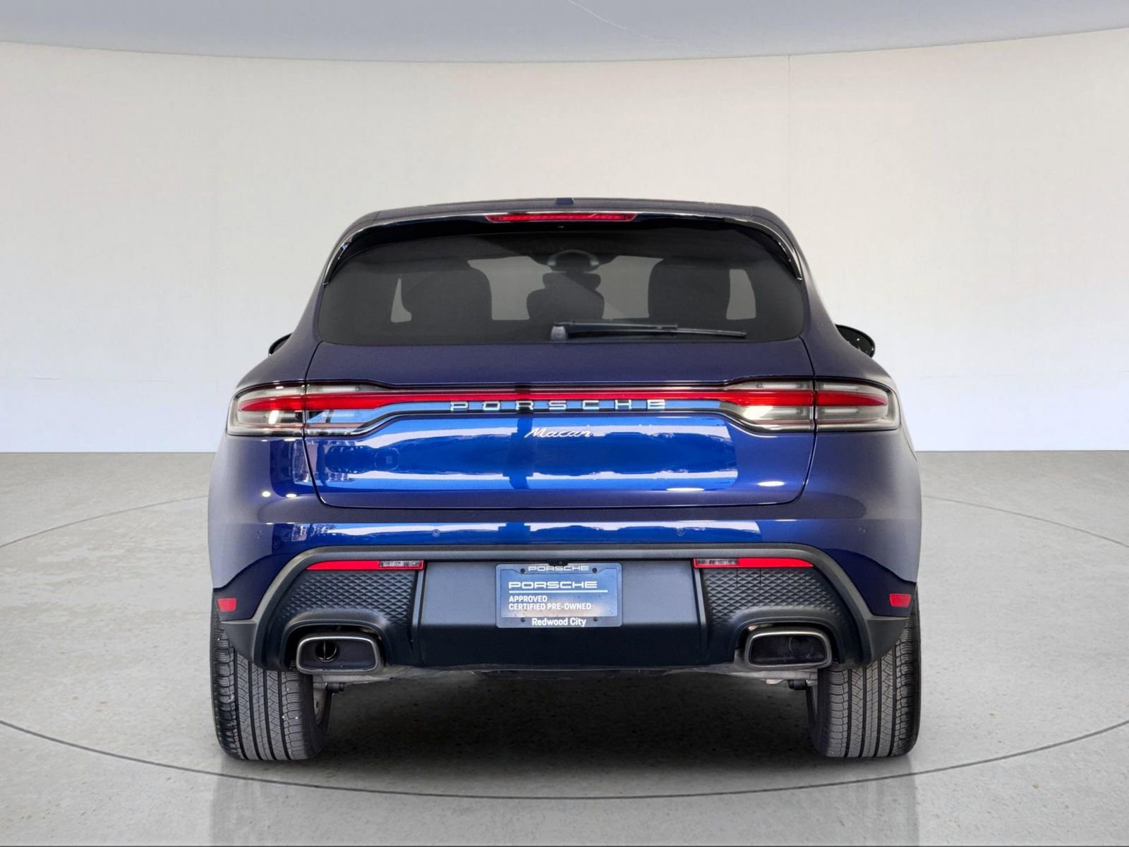 Certified 2025 Porsche Macan image 5