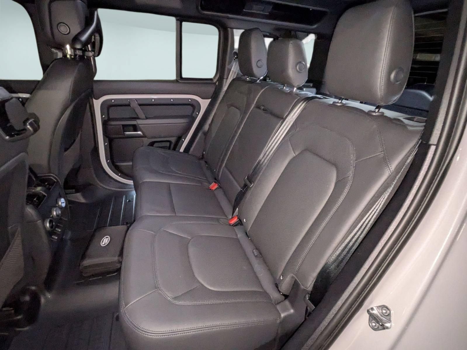 New 2026 Land Rover Defender 110 X-Dynamic SE AWD/4WD image 25