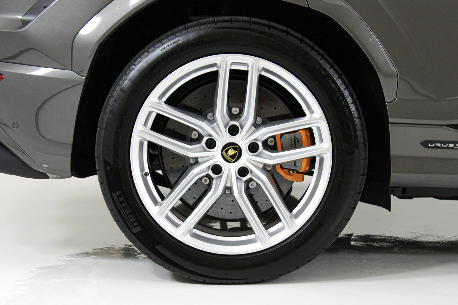 Used 2025 Lamborghini Urus SE AWD/4WD image 18