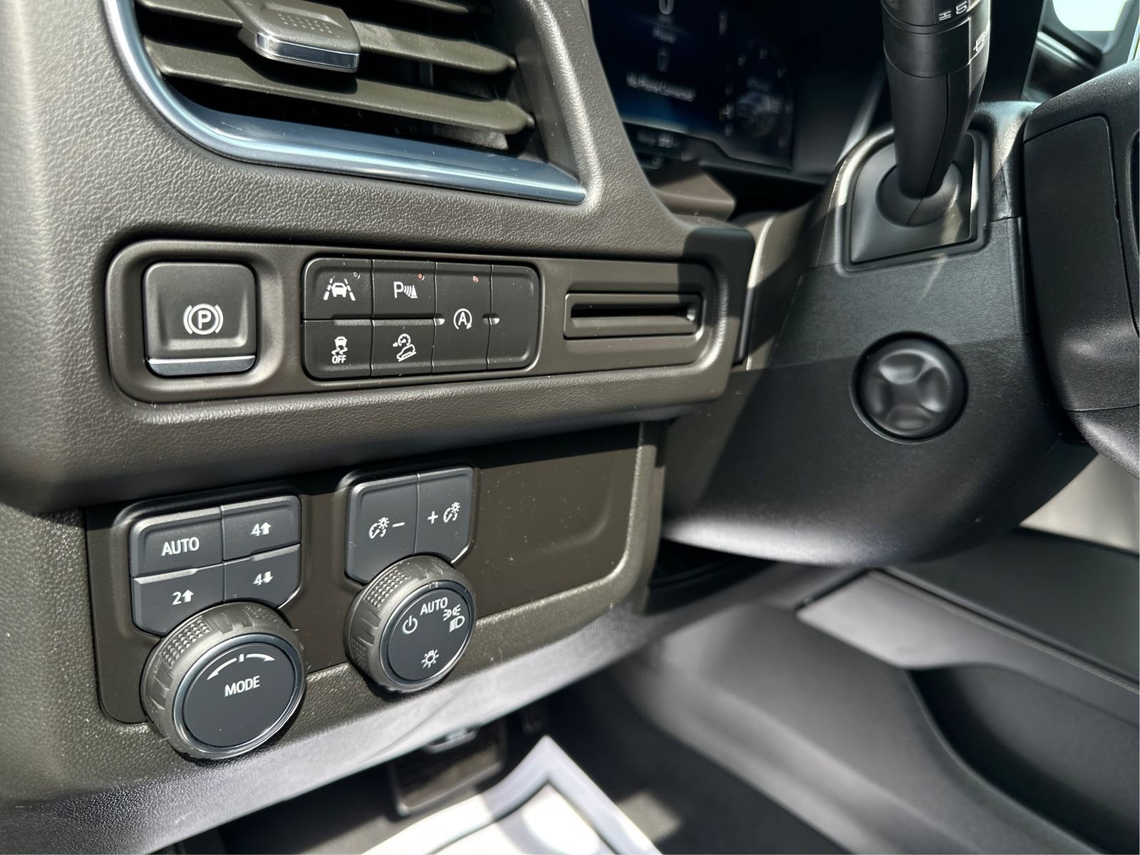 Certified 2024 Chevrolet Suburban Premier image 20