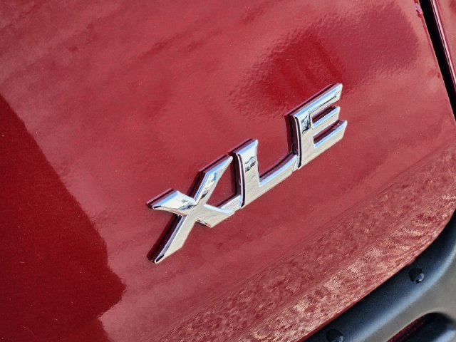 Used 2026 Toyota Sienna XLE FWD image 12