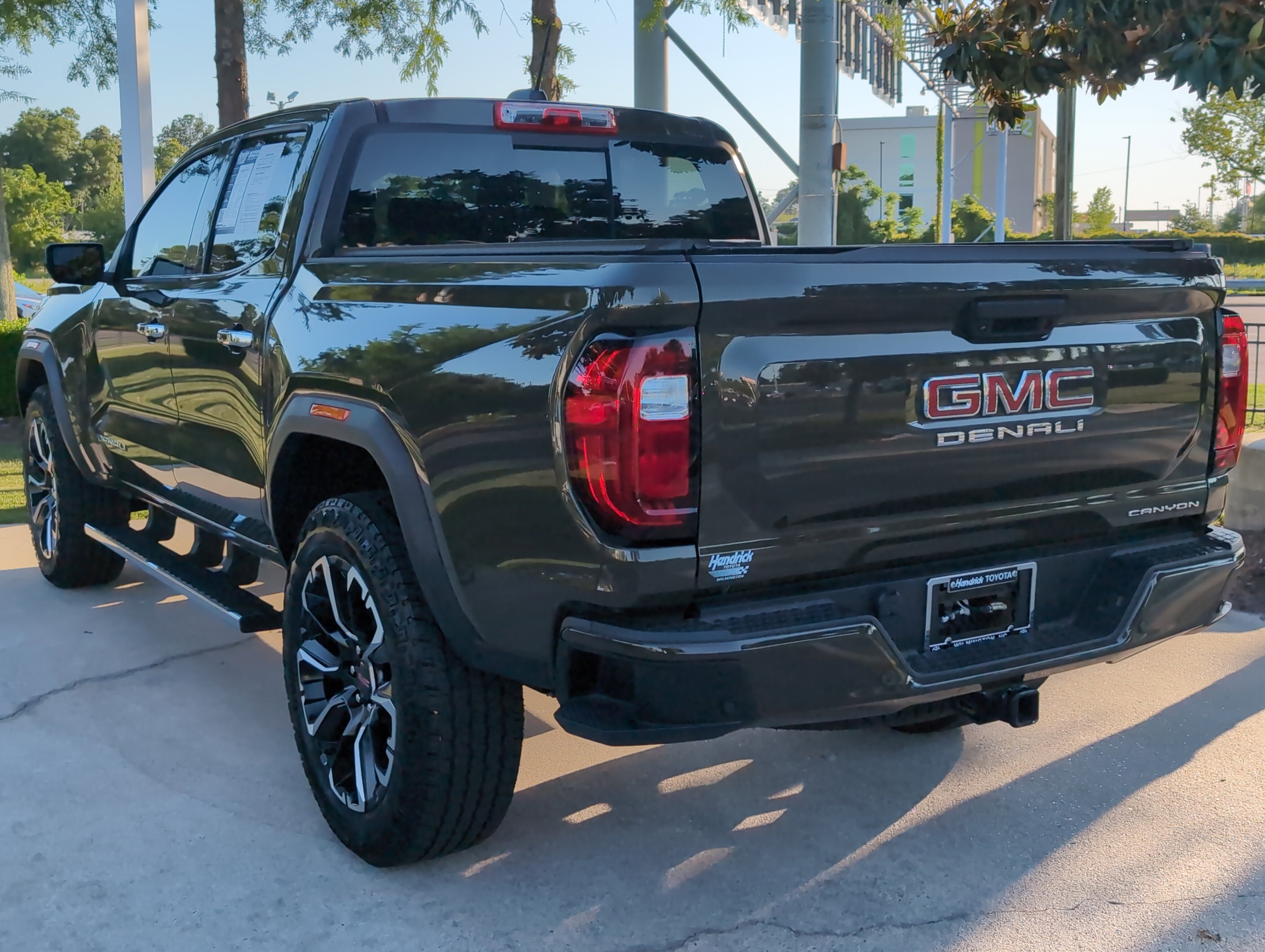 Used 2023 GMC Canyon Denali AWD/4WD image 7