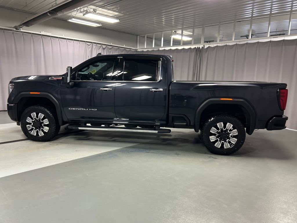 Used 2024 GMC Sierra 3500 Denali w/ Technology Package image 4