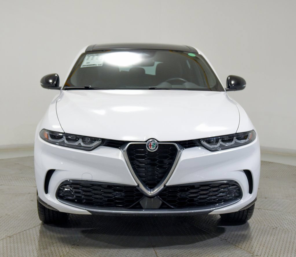 Used 2024 Alfa Romeo Tonale Ti w/ Premium Interior Package AWD/4WD image 2