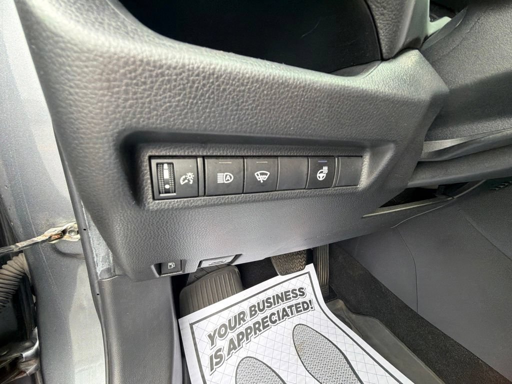 Used 2021 Toyota RAV4 XLE w/ XLE Grade Weather Package AWD/4WD image 19