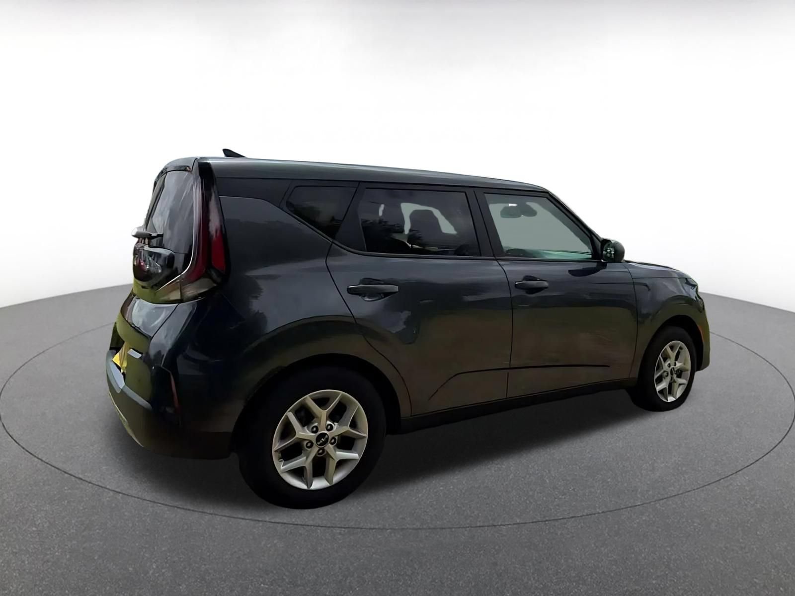 Used 2025 Kia Soul LX w/ LX Technology Package FWD image 14