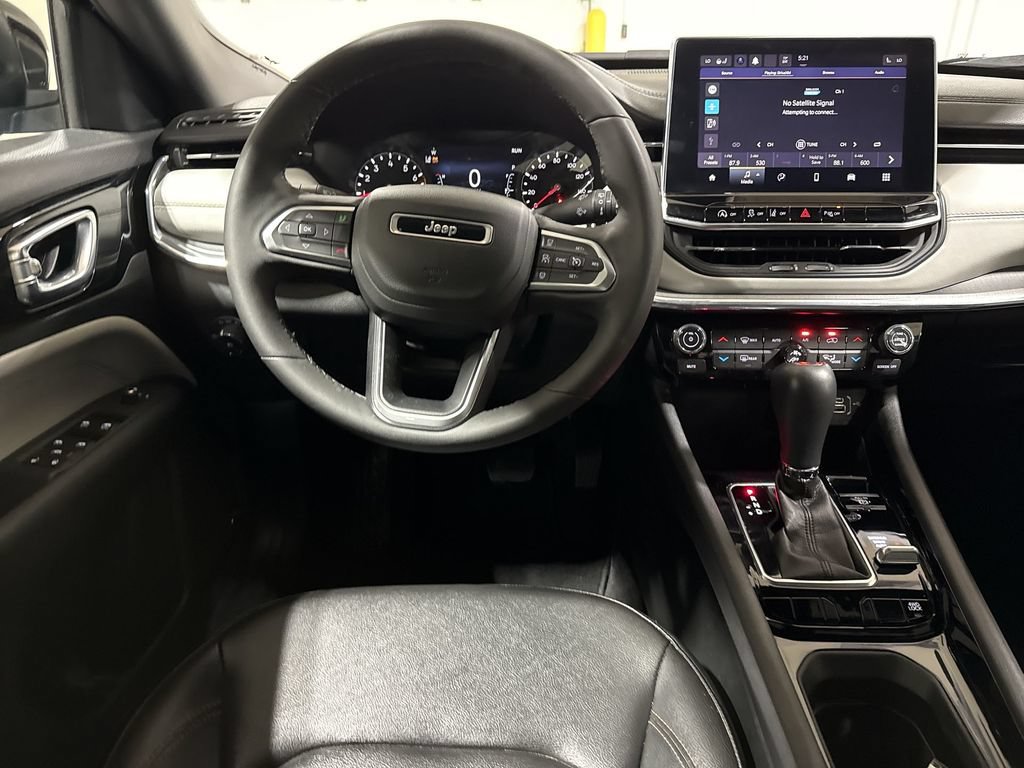 Used 2024 Jeep Compass Limited w/ Sun and Sound Group AWD/4WD image 11