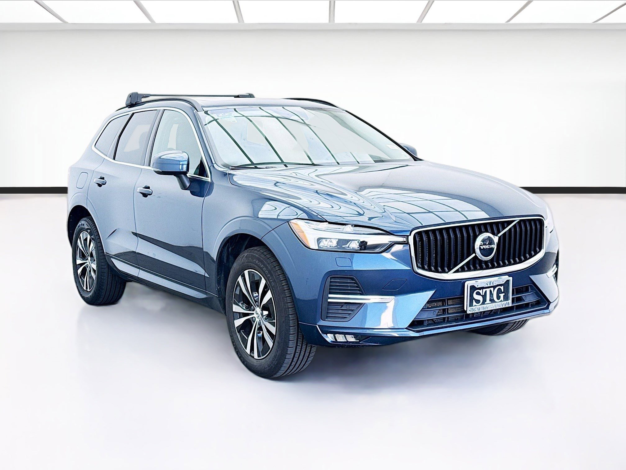 Used 2023 Volvo XC60 B5 Core w/ Climate Package image 3