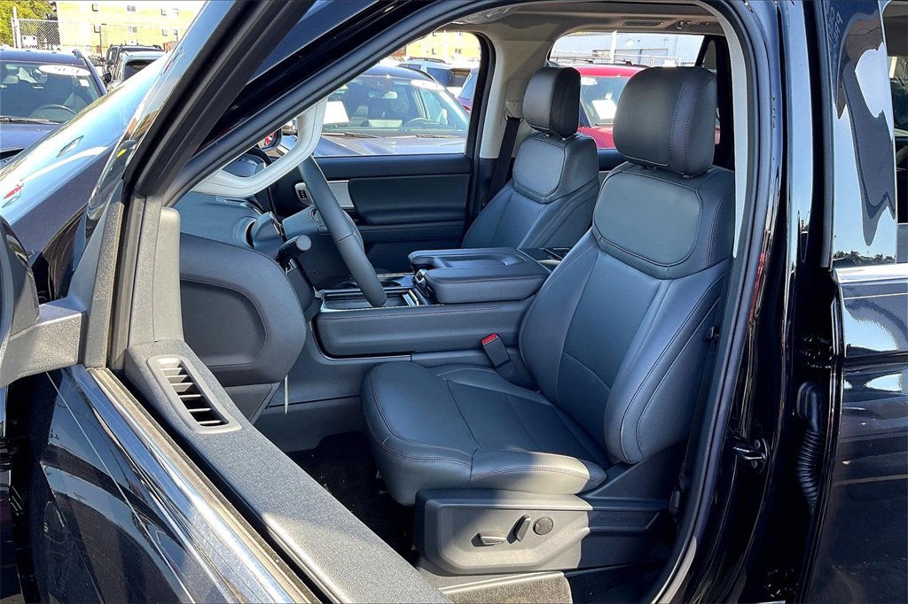 New 2025 Ford Expedition Active image 9