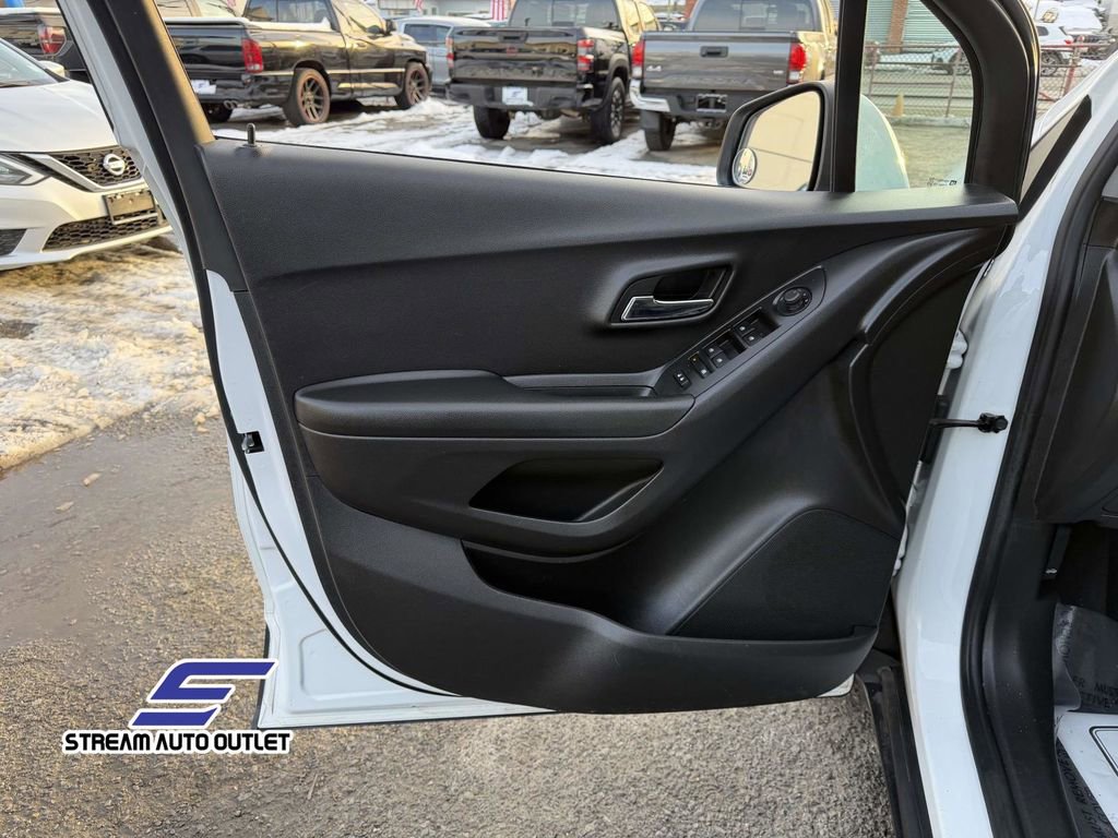 Used 2021 Chevrolet Trax LS w/ Tint and Cruise Package image 29